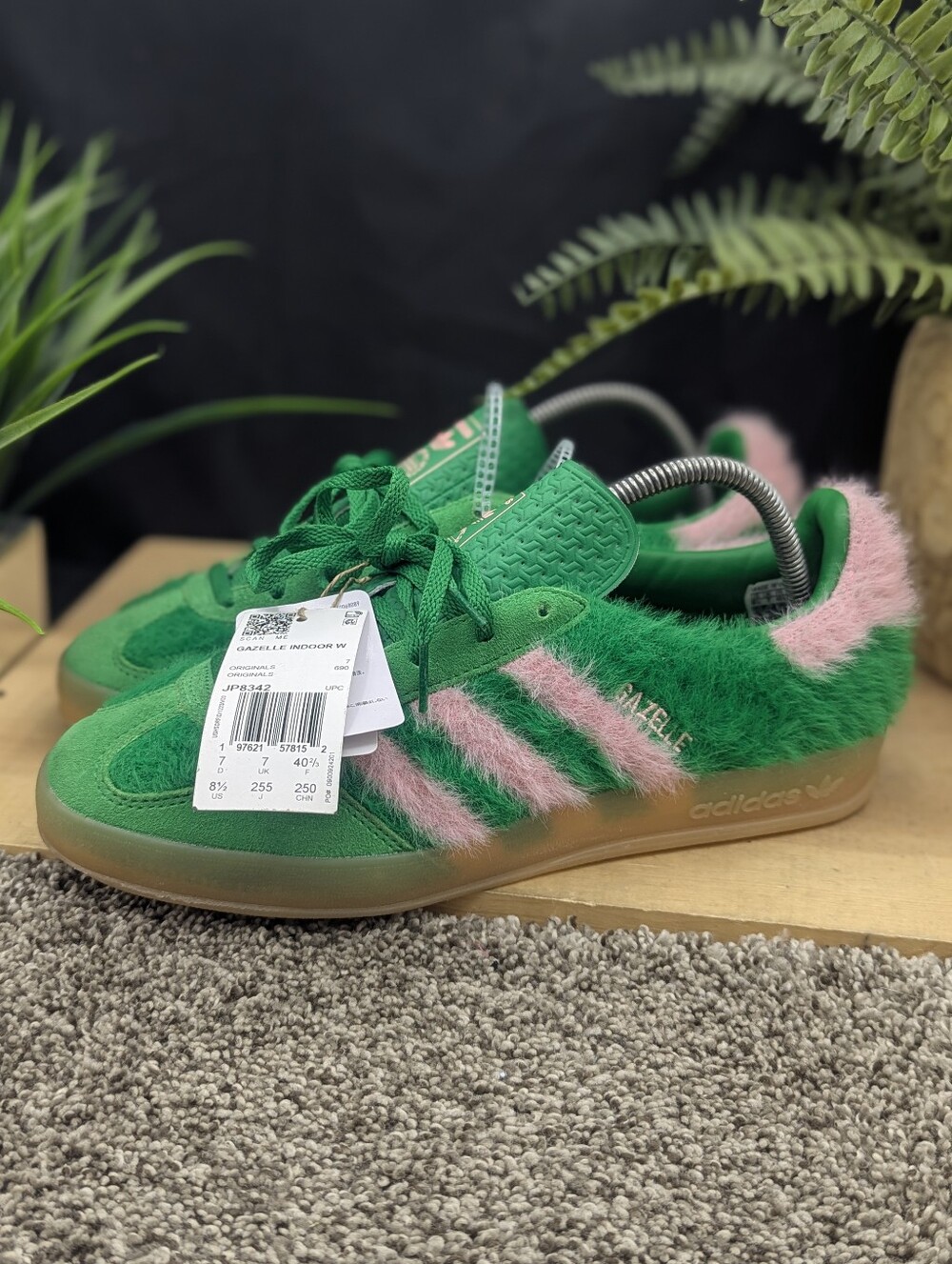 adidas Originals Gazelle Green Glow Pink Gum Womens Size 8.5 Casual Shoes